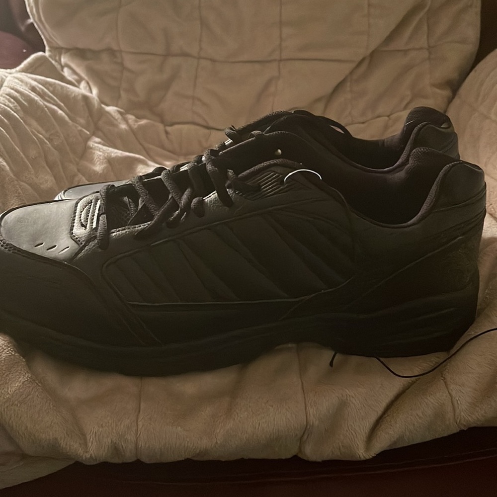 Men’s casual athletic black shoe. Men’s size 12 athletic shoe. - Picture 6 of 7